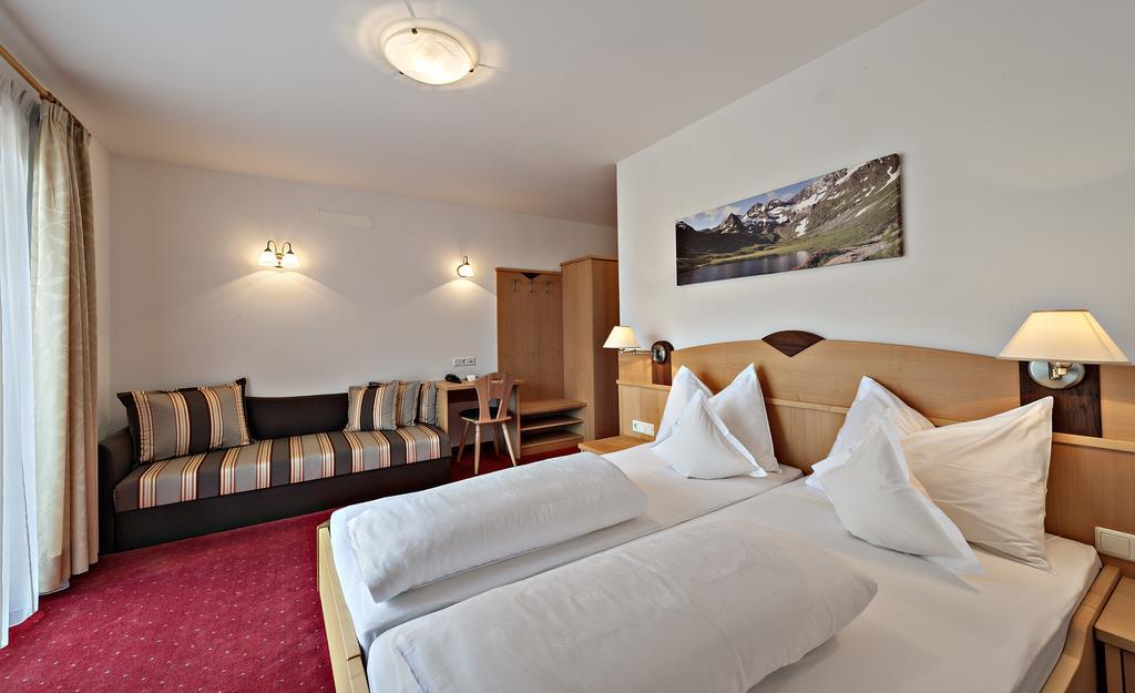 Hotel Pfandleralm San Martino In Passiria  Room photo